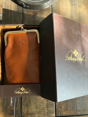New in box - Patricia Nash Pertina Frame Pouch - Heritage